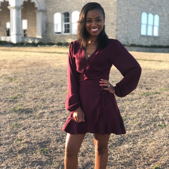 Lulus Dresses & Skirts - Lulu’s burgundy mini long sleeve dress